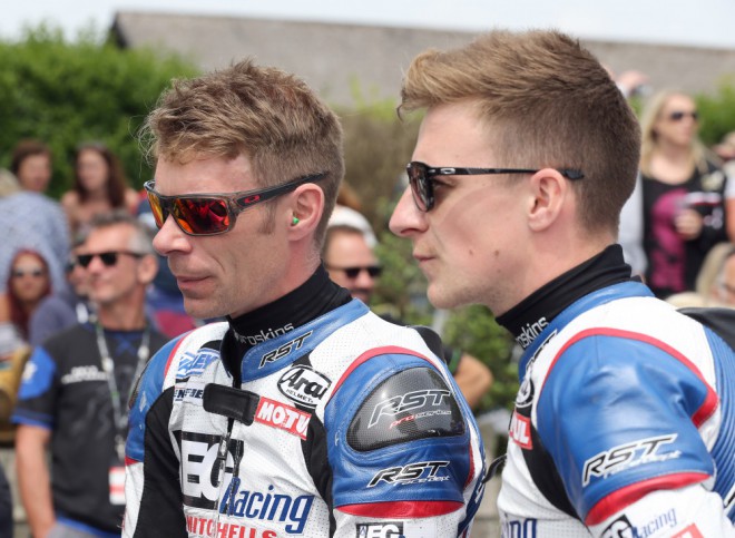 TT 2016 – Druhý závod Sure Sidecar vyhráli Ben a Tom Birchallovi