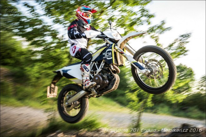 Husqvarna 701 Enduro: Holka pro všechno