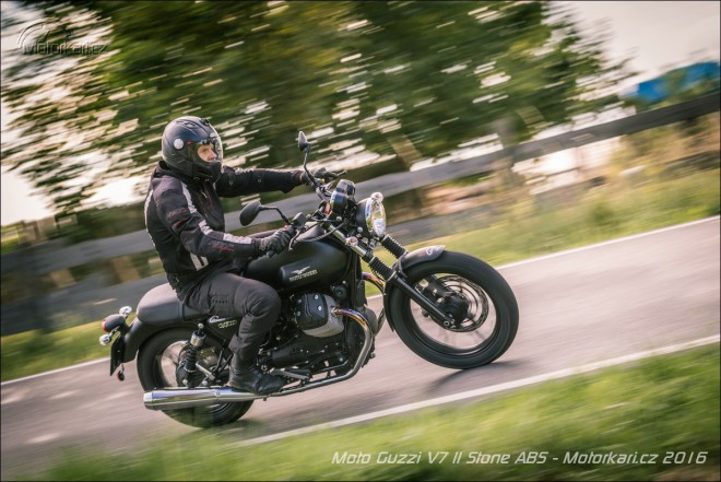 Moto Guzzi V7 II Stone ABS: Nesmrtelná klasika