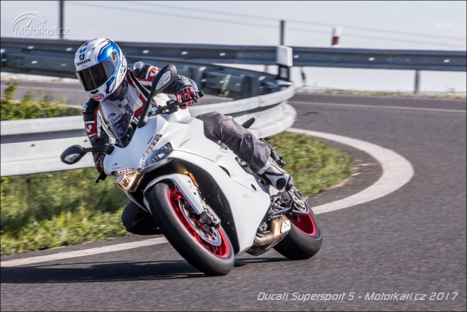 Ducati Supersport S – Kdo se bojí nesmí do lesa