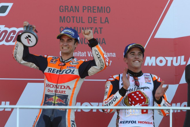 GP Valencie – Závod vyhrál Pedrosa, titul má Márquez
