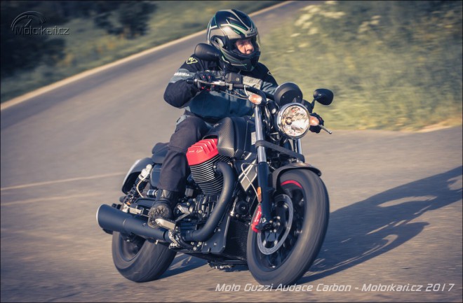 Moto Guzzi California Audace Carbon: Černokřižník v novém kabátě