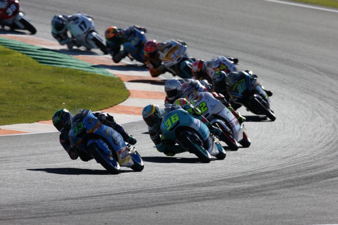 Testem ve Valencii zahajují sezonu jezdci Moto2 a Moto3