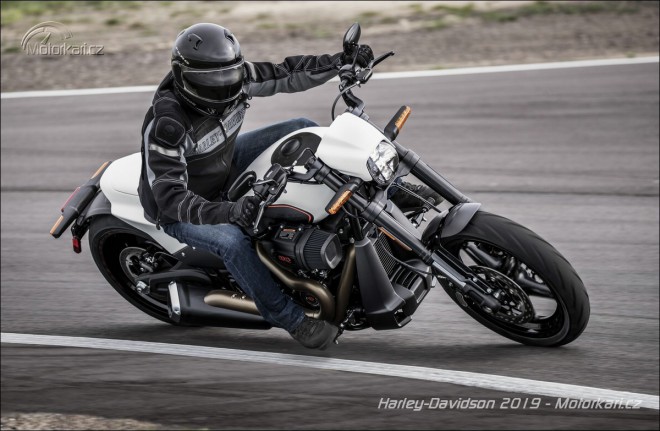 Harley-Davidson má nového powercruisera FXDR 114