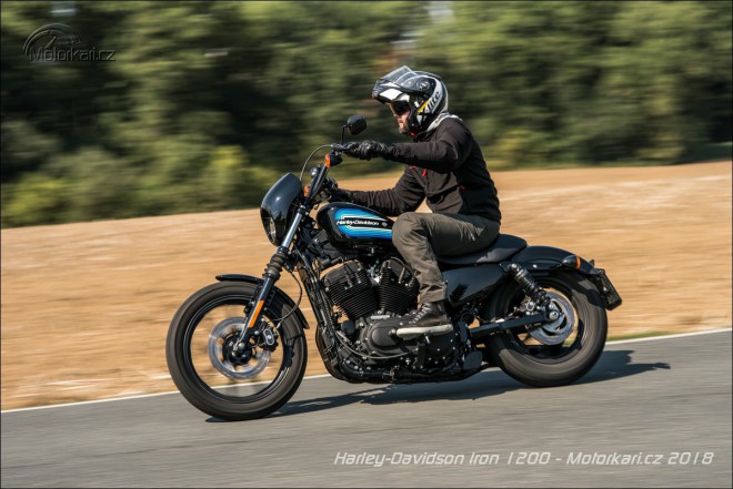 Harley-Davidson Iron 1200: Relax po americku