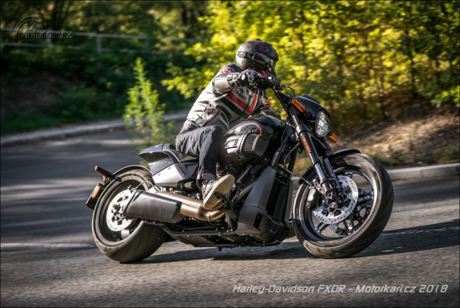 PRVNÍ JÍZDA: Harley-Davidson FXDR 114