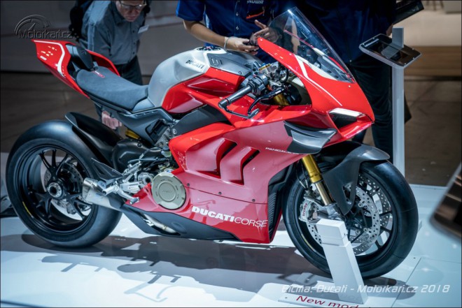 Eicma Ducati: nová generace Hypermotardu a Panigale V4 R s aerodynamickými křidélky