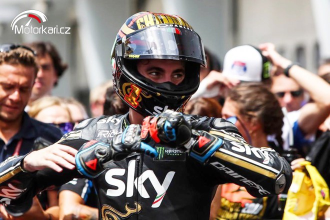 Loni Bagnaia odolal nabídkám z MotoGP, teď slaví titul Moto2