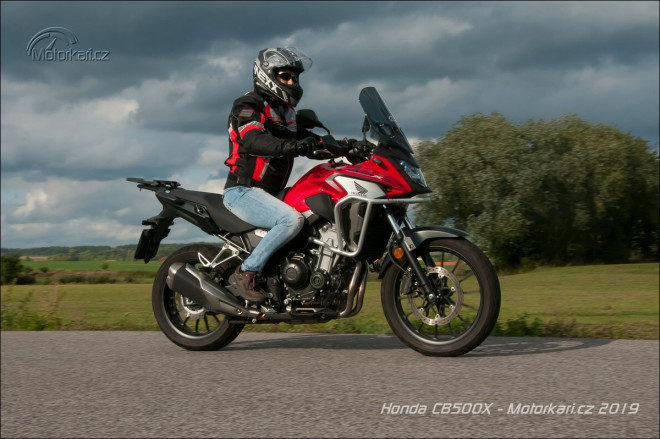 Redakční Honda CB500X pohledem začínající motorkářky