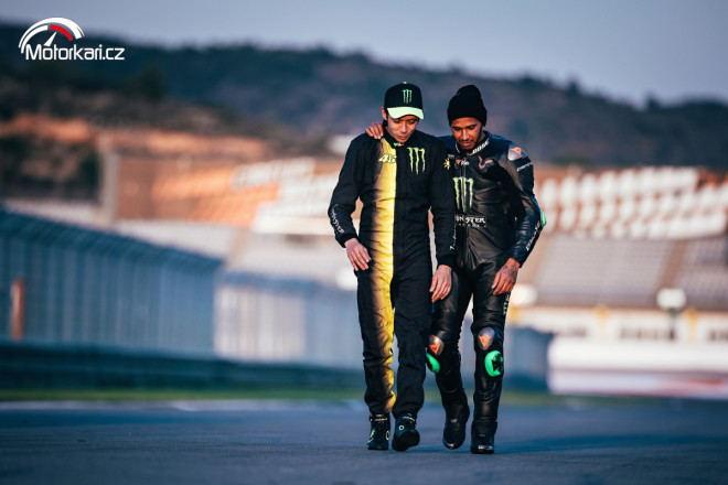 Fotogalerie z Valencie – Rossi s Hamiltonem na trati Ricarda Torma