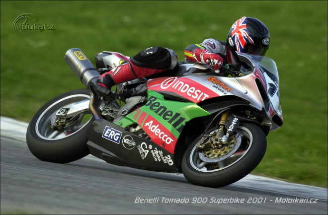 Benelli Tornado 900 Superbike z roku 2001: Hudební nástroj na závodní dráze