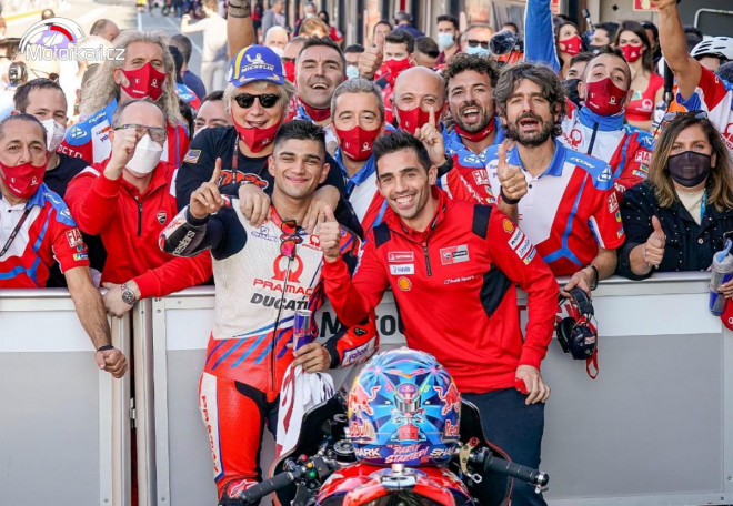 Ohlasy MotoGP: Z první řady do posledního závodu sezóny odstartují Martin, Bagnaia a Miller