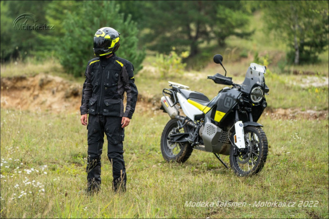 Test textilního kompletu Modeka Talismen: Decentní motorkářova zbroj