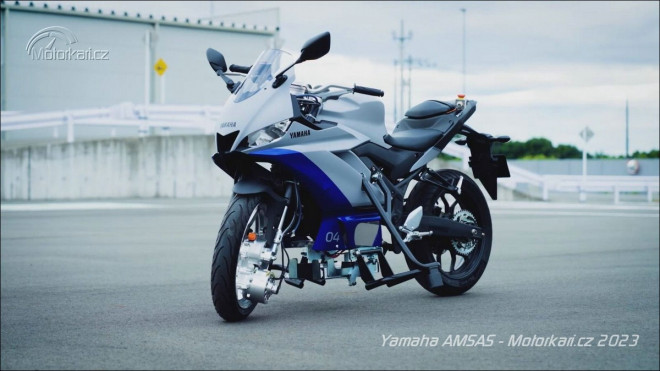 Yamaha vyvíjí systém, díky němuž motorka sama drží balanc