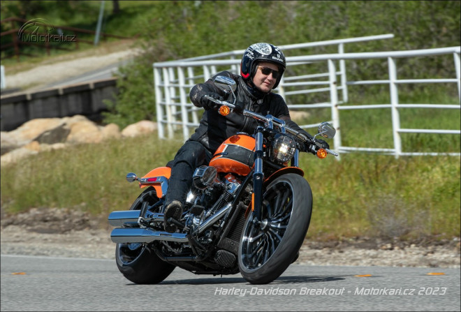 První jízda na Harley-Davidson Breakout