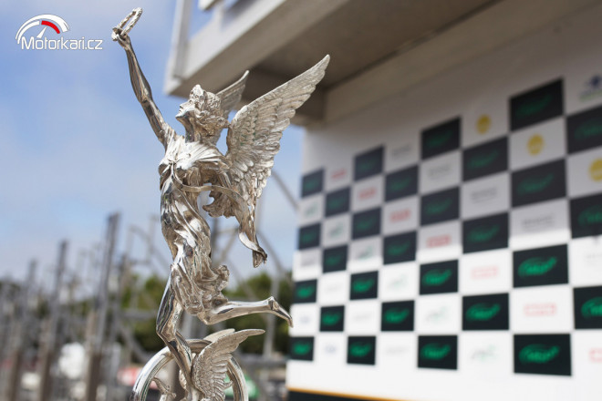 Stý ročník Manx Grand Prix nabídl nevšední podívanou