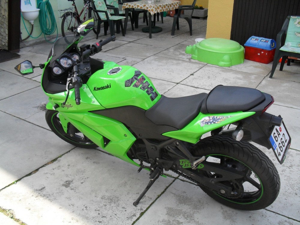 Kawasaki Ninja 250R Katalog motocykl a motokatalog na 