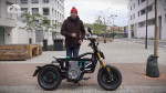 BMW CE-02 je streetartový kříženec motorky a skateboardu