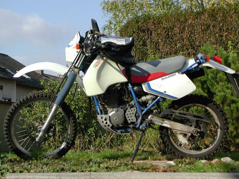 Suzuki DR 350 Katalog motocyklů a motokatalog na